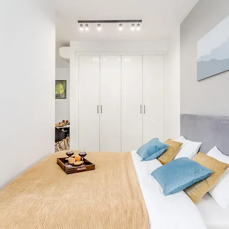 Apartment Expo Center *
